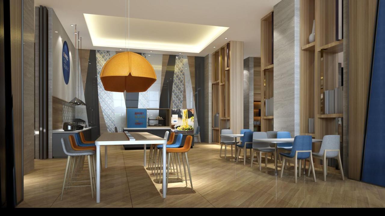Holiday Inn Express Kaifeng City Center By Ihg Esterno foto